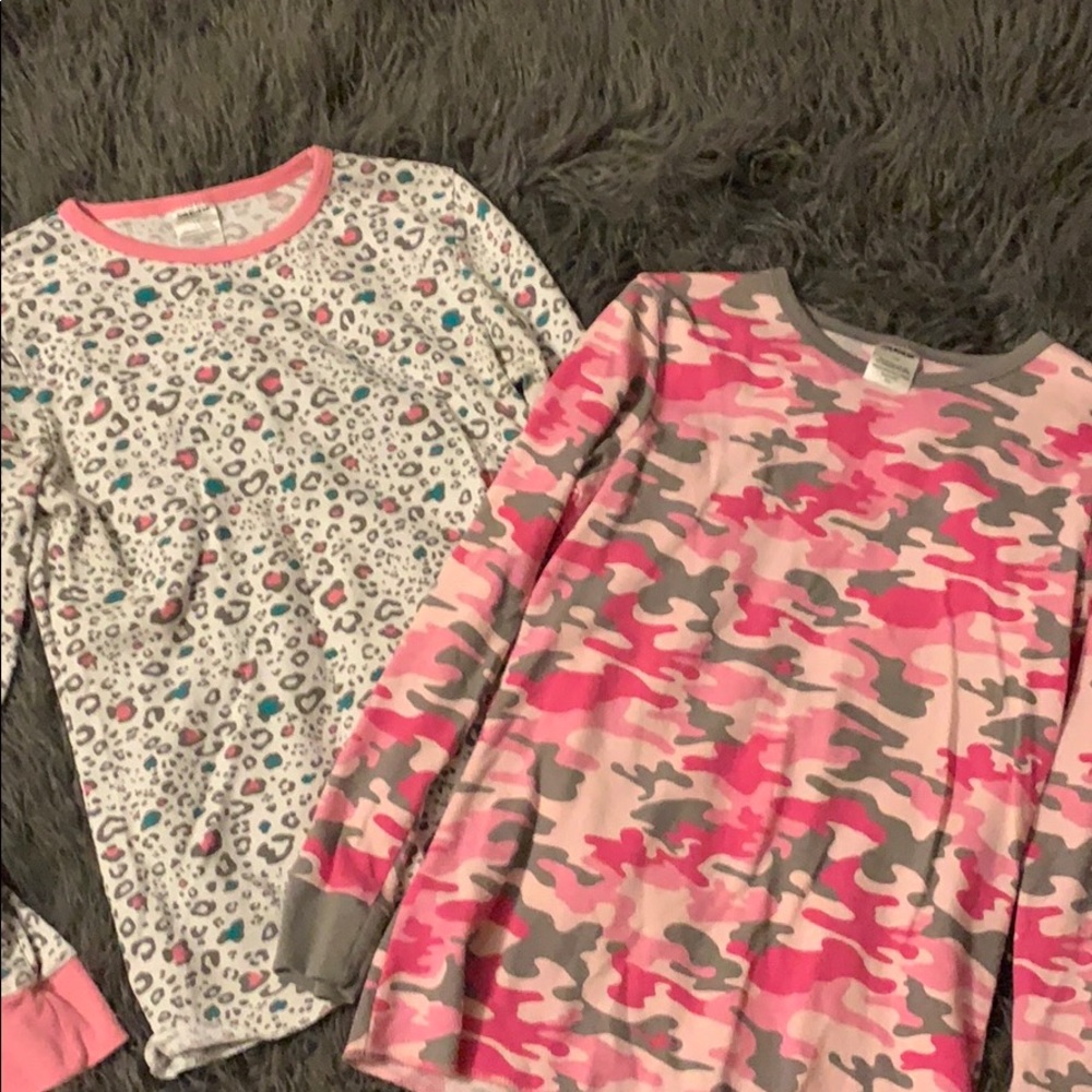 2 thermal long sleeved shirts